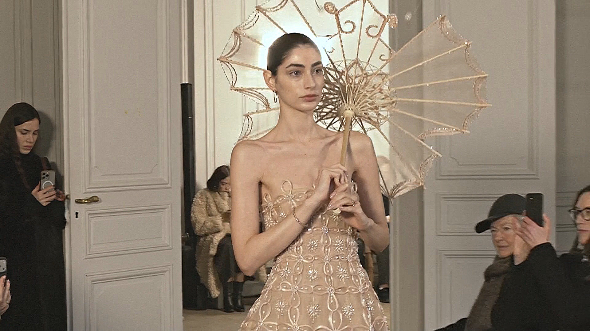 Мечта вьетнамского дизайнера сбылась на неделе высокой моды в Париже