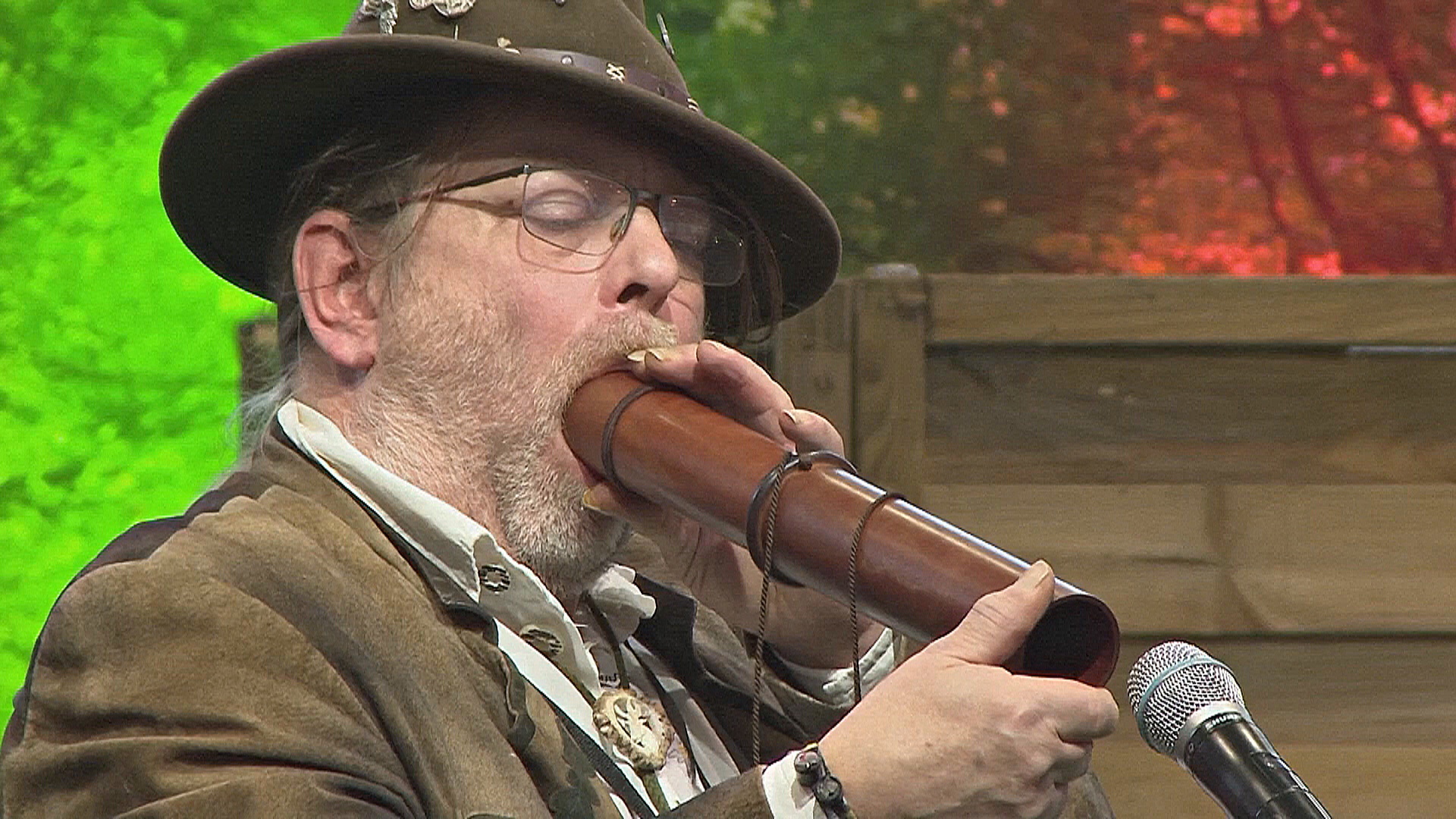 Немецкие охотники посоревновались в подражании рёву оленя Немецкие охотники посоревновались в подражании рёву оленя