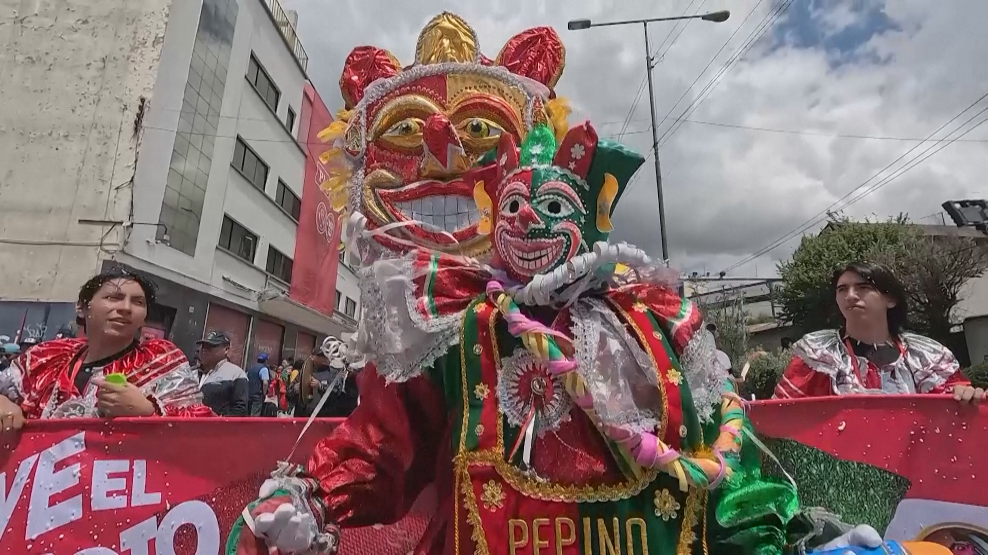Парад в честь клоуна Пепино провели в боливийском Ла-Пасе