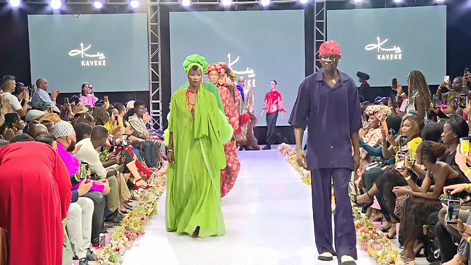 Кенийских дизайнеров вдохновляет одежда секонд-хенд Кенийских дизайнеров вдохновляет одежда секонд-хенд