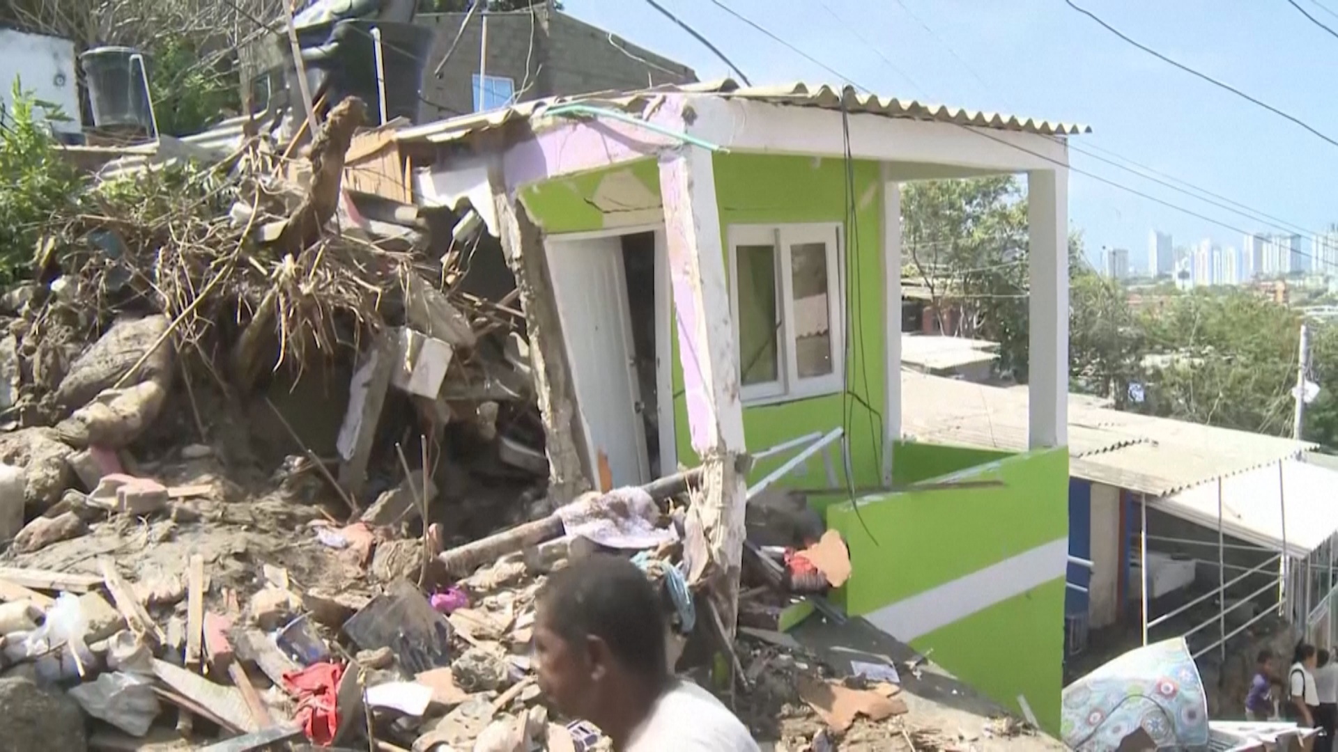 Оползень сошёл на дома в Колумбии: есть жертвы