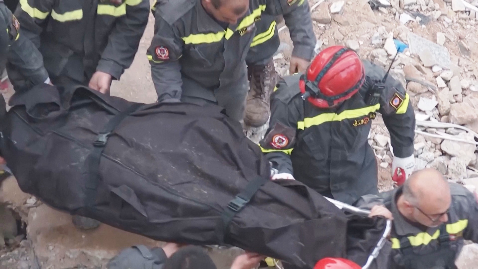 В ливанском Триполи обрушились два здания: 15 погибших