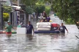 Улицы превратились в реки на севере Колумбии