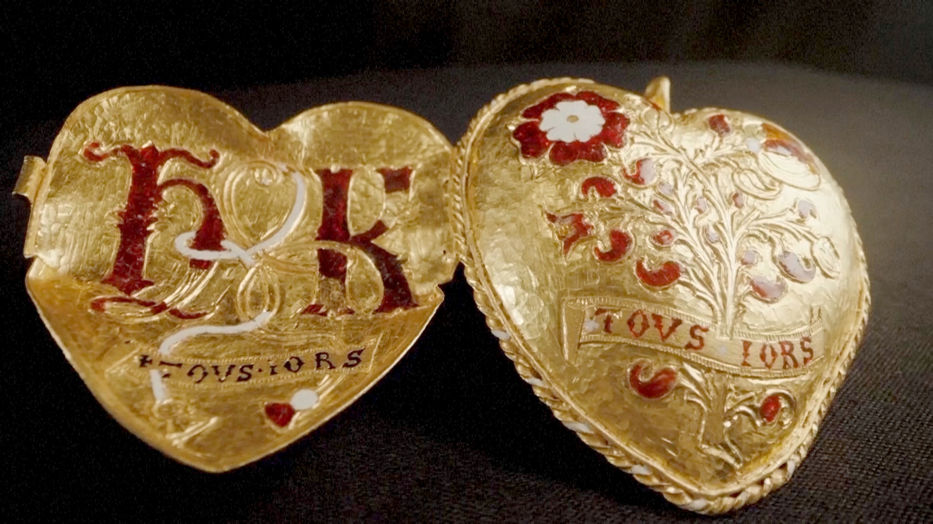 Британский музей успешно собрал деньги на покупку золотого кулона Генриха VIII