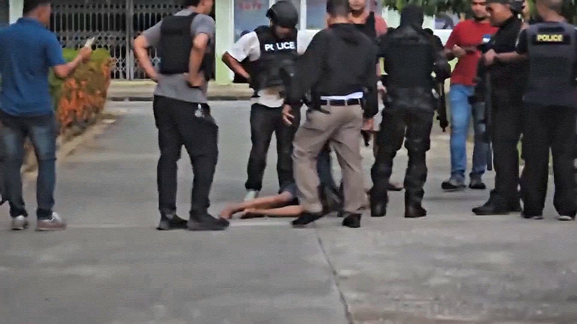 17-летний подросток устроил стрельбу в школе Таиланда