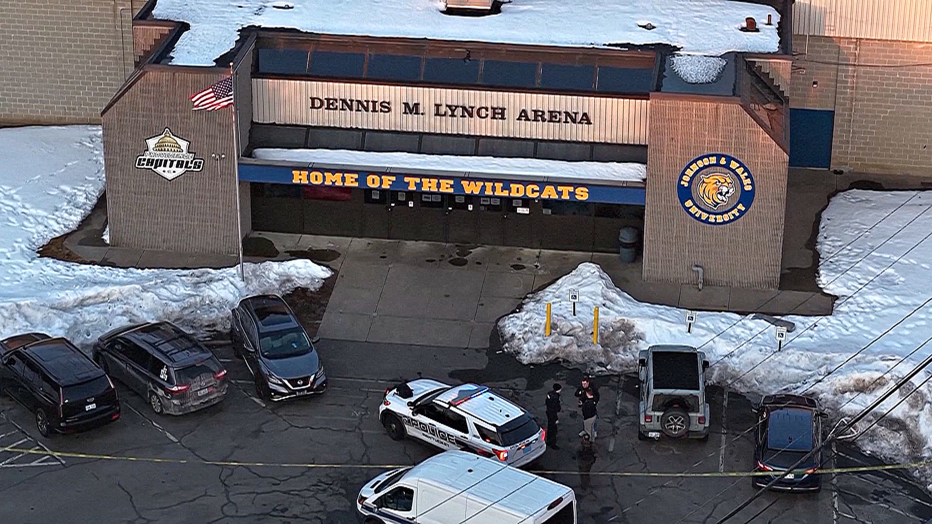 Полиция Род-Айленда установила личность подозреваемого в стрельбе, убившего 2 человека