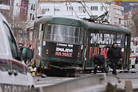 Боснийцы требуют расследования смертельной аварии трамвая