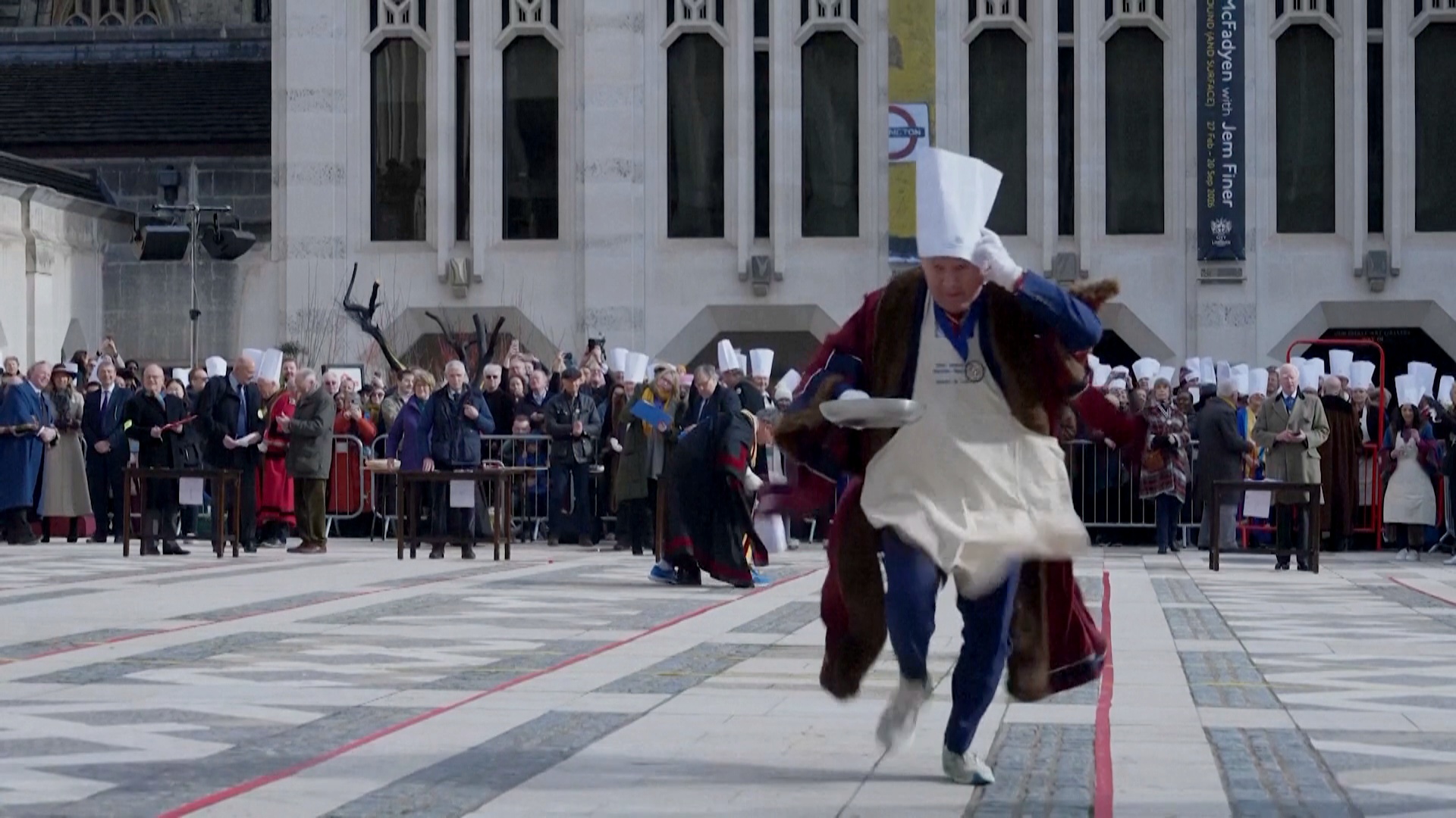 На скорость и ловкость посостязались во время «блинного забега» лондонцы