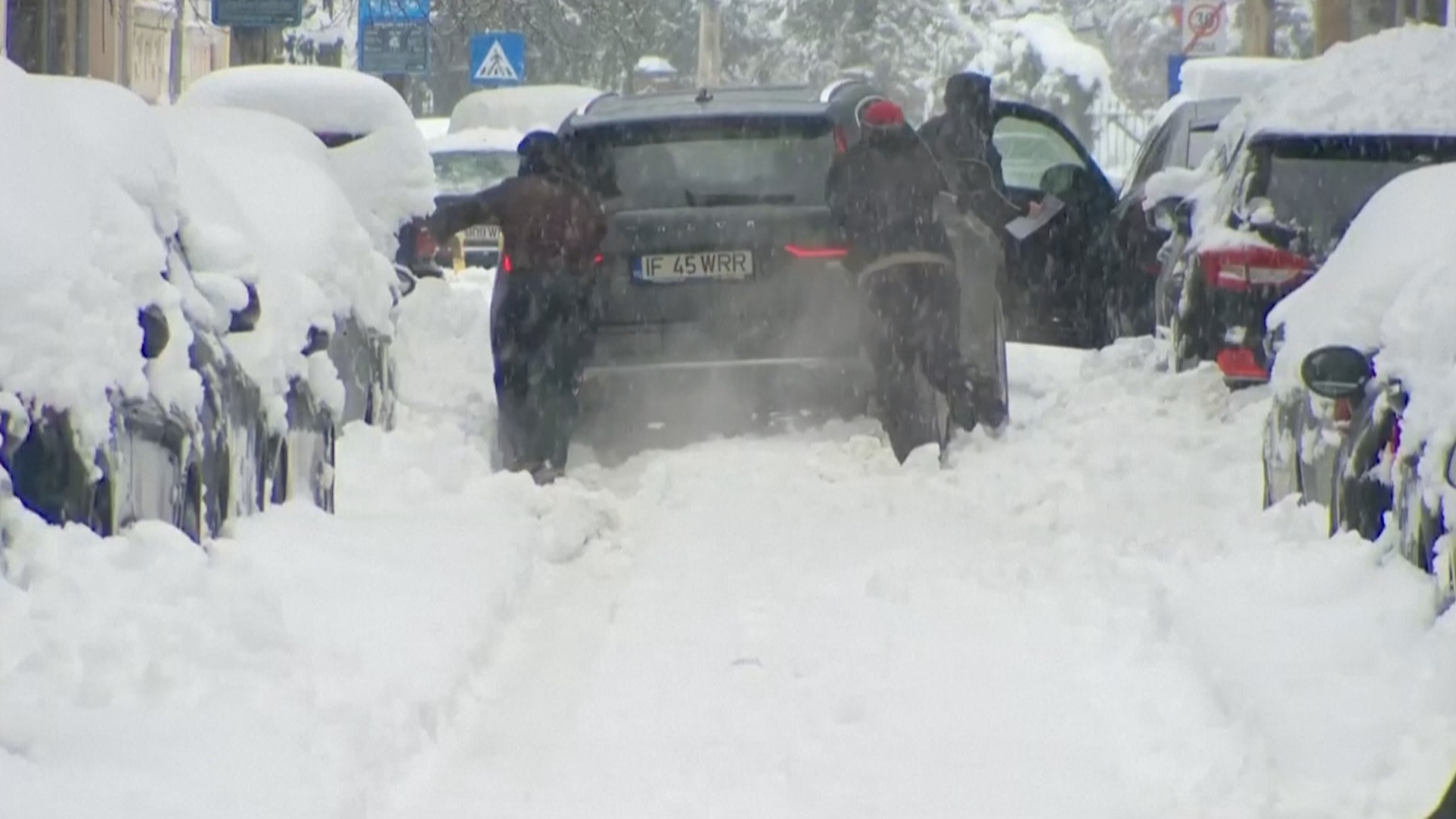 Румынию парализовал снегопад Румынию парализовал снегопад