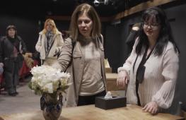 Почувствовать театр: в Мадриде проводят тактильные экскурсии для незрячих