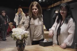 Почувствовать театр: в Мадриде проводят тактильные экскурсии для незрячих