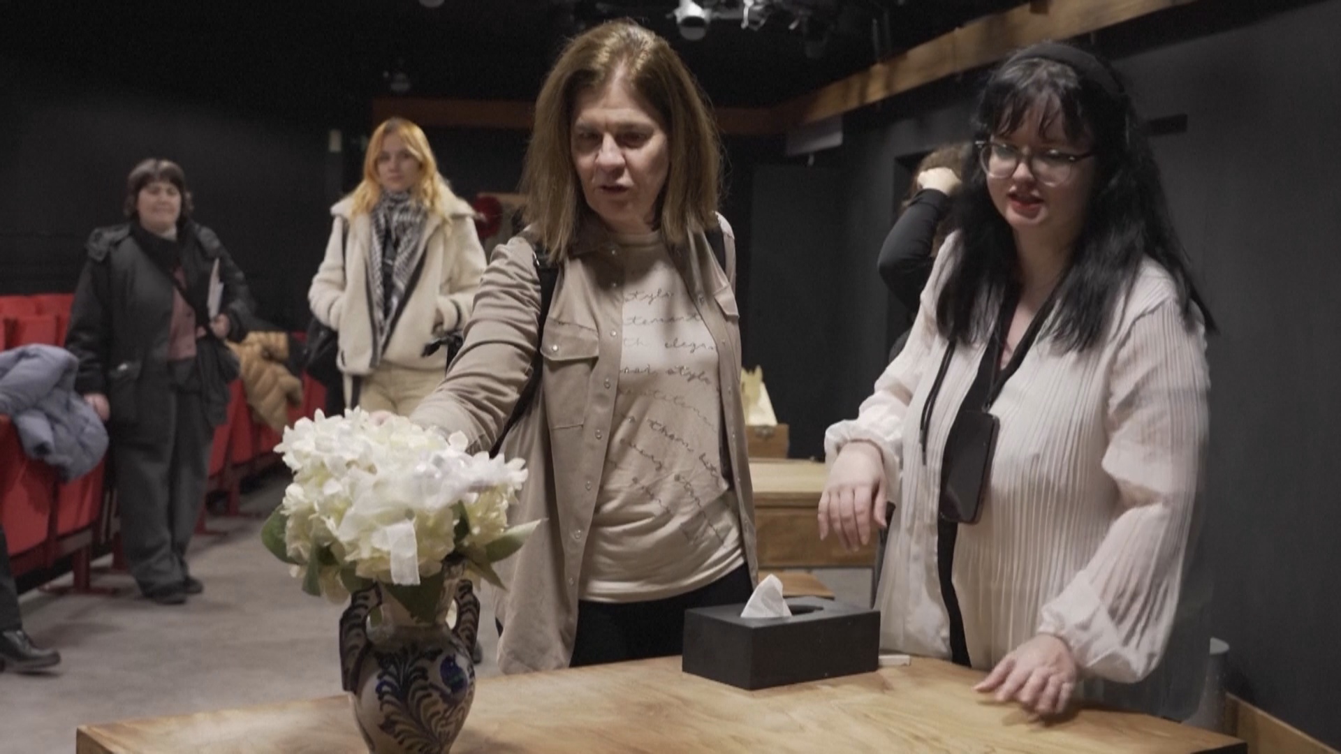 Почувствовать театр: в Мадриде проводят тактильные экскурсии для незрячих Почувствовать театр: в Мадриде проводят тактильные экскурсии для незрячих