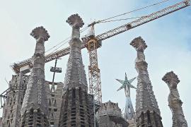 Знаменитая базилика Саграда Фамилия в Барселоне достигла своей максимальной высоты