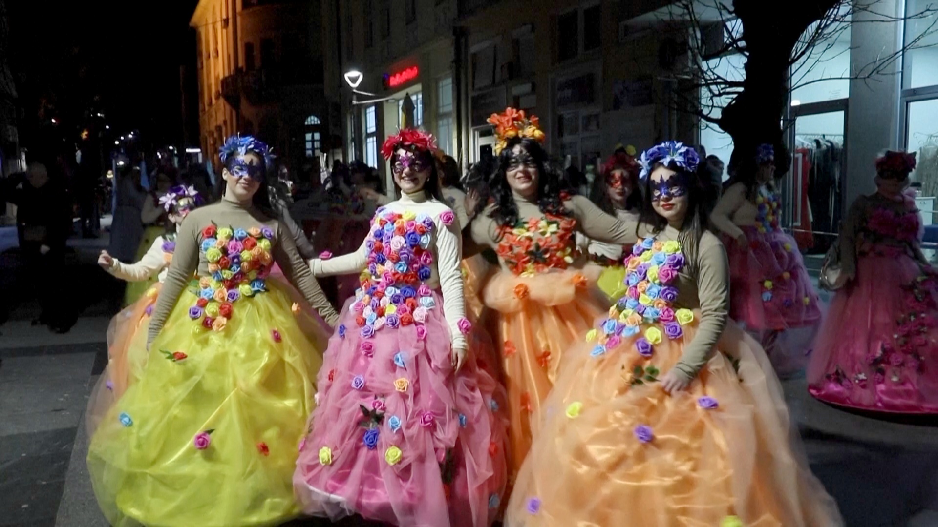 Кактусы и тотемы: яркий карнавал провели в Северной Македонии