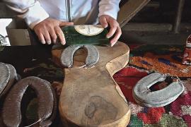 Тонкая подкова из мяса: как делают сербскую колбасу, которая придаёт силу