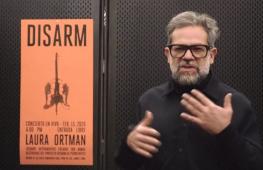 Музыкальные инструменты из конфискованного оружия показывают на выставке в Мехико