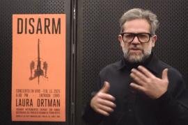 Музыкальные инструменты из конфискованного оружия показывают на выставке в Мехико