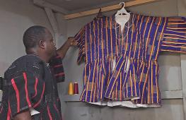 В Гане традиционную одежду фугу продвигает президент