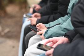 Немецкие подростки считают, что вопрос о запрете соцсетей должны решать не власти