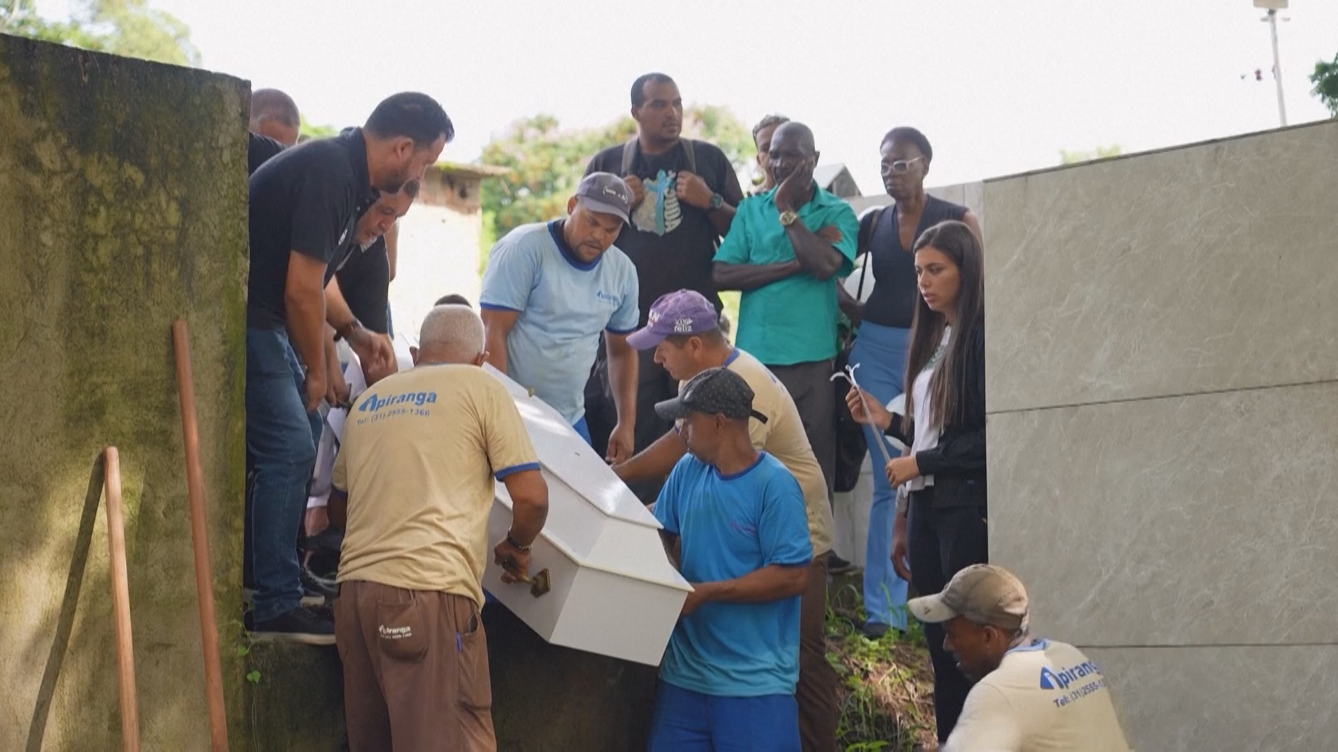 В Бразилии растёт число жертв наводнений и оползней В Бразилии растёт число жертв наводнений и оползней