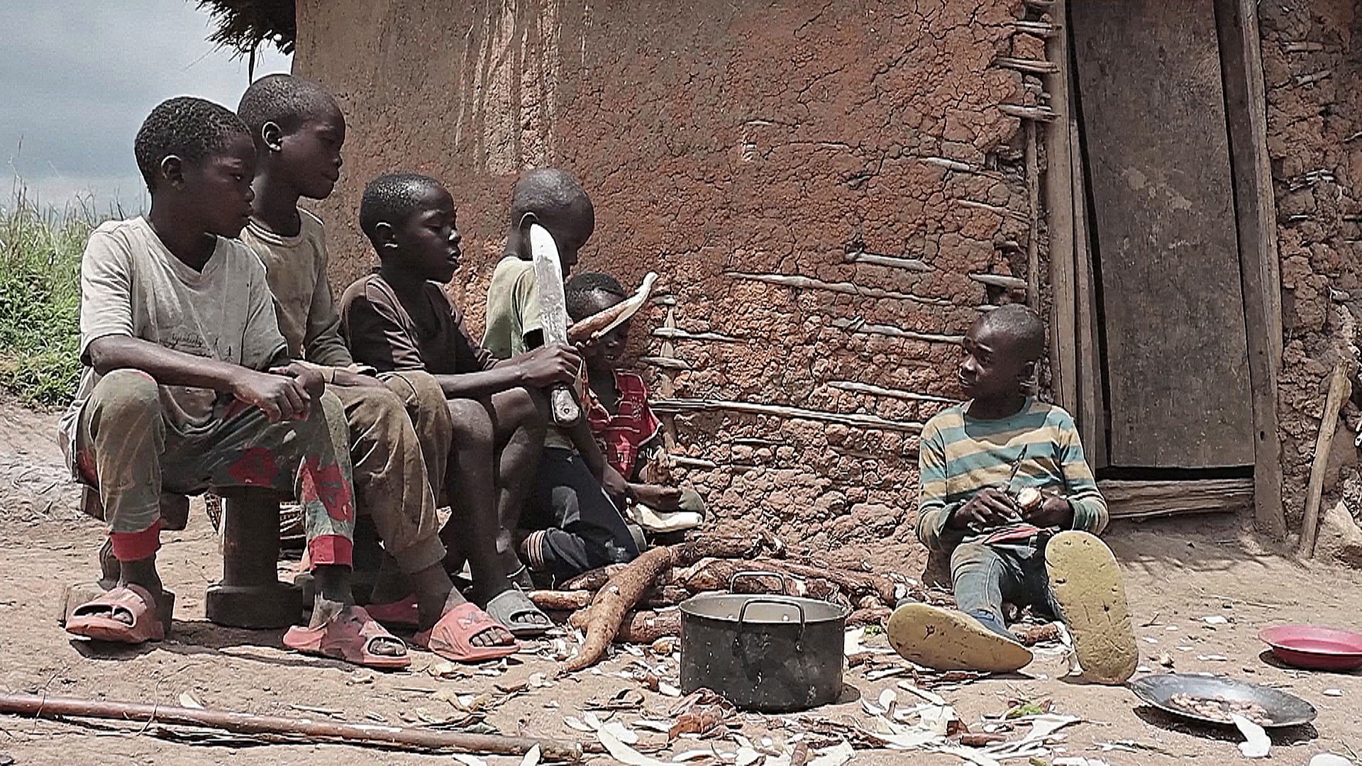 Эскалация насилия на востоке ДР Конго ухудшает положение бежавших семей