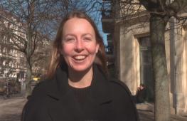 Берлинцы наслаждаются теплом после серой зимы