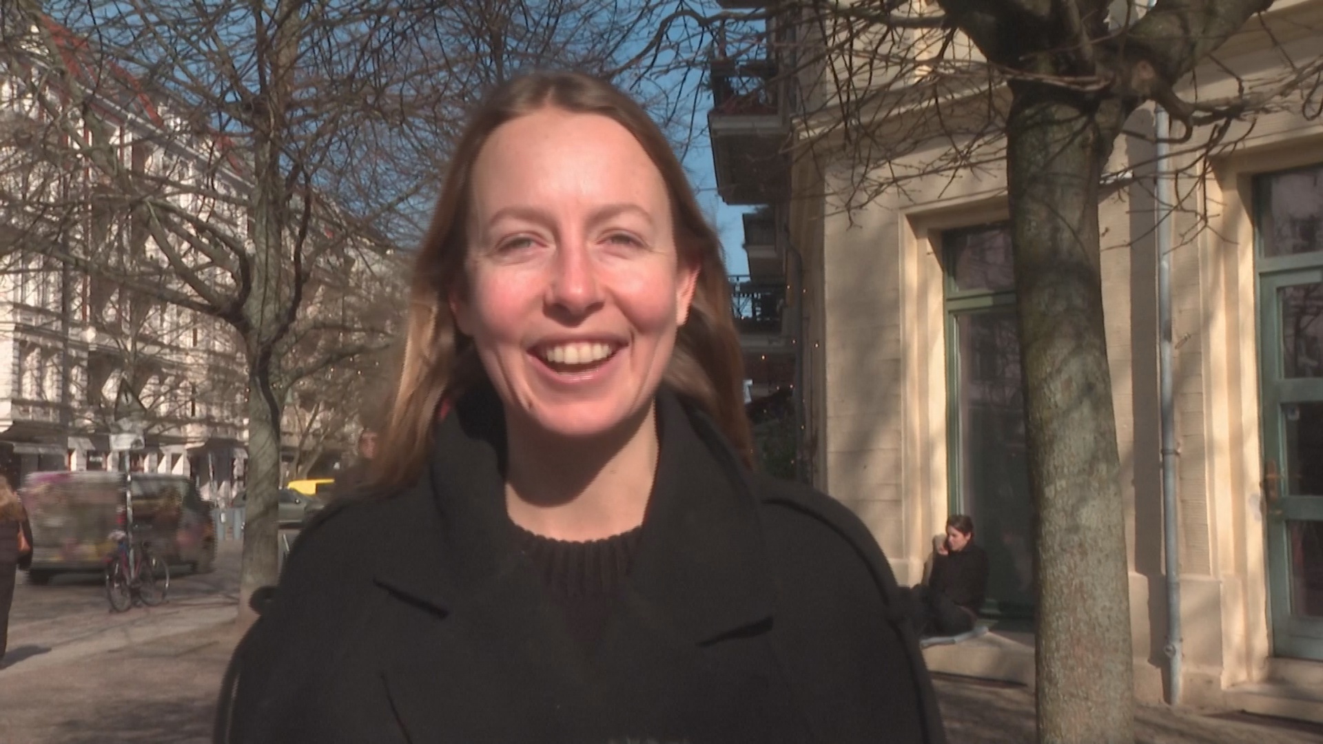 Берлинцы наслаждаются теплом после серой зимы Берлинцы наслаждаются теплом после серой зимы