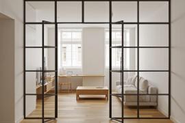 Плюсы и минусы разновидностей стеклянных перегородок: каркасные, глухие, раздвижные, мобильные