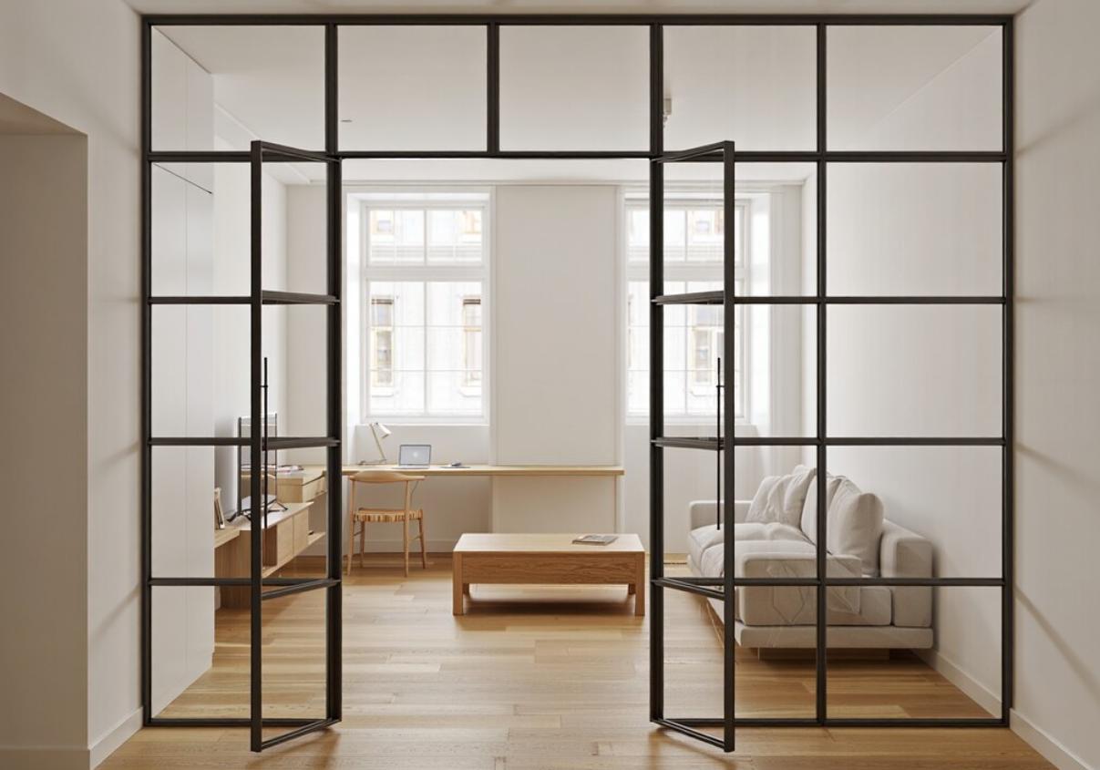 Плюсы и минусы разновидностей стеклянных перегородок: каркасные, глухие, раздвижные, мобильные Плюсы и минусы разновидностей стеклянных перегородок: каркасные, глухие, раздвижные, мобильные