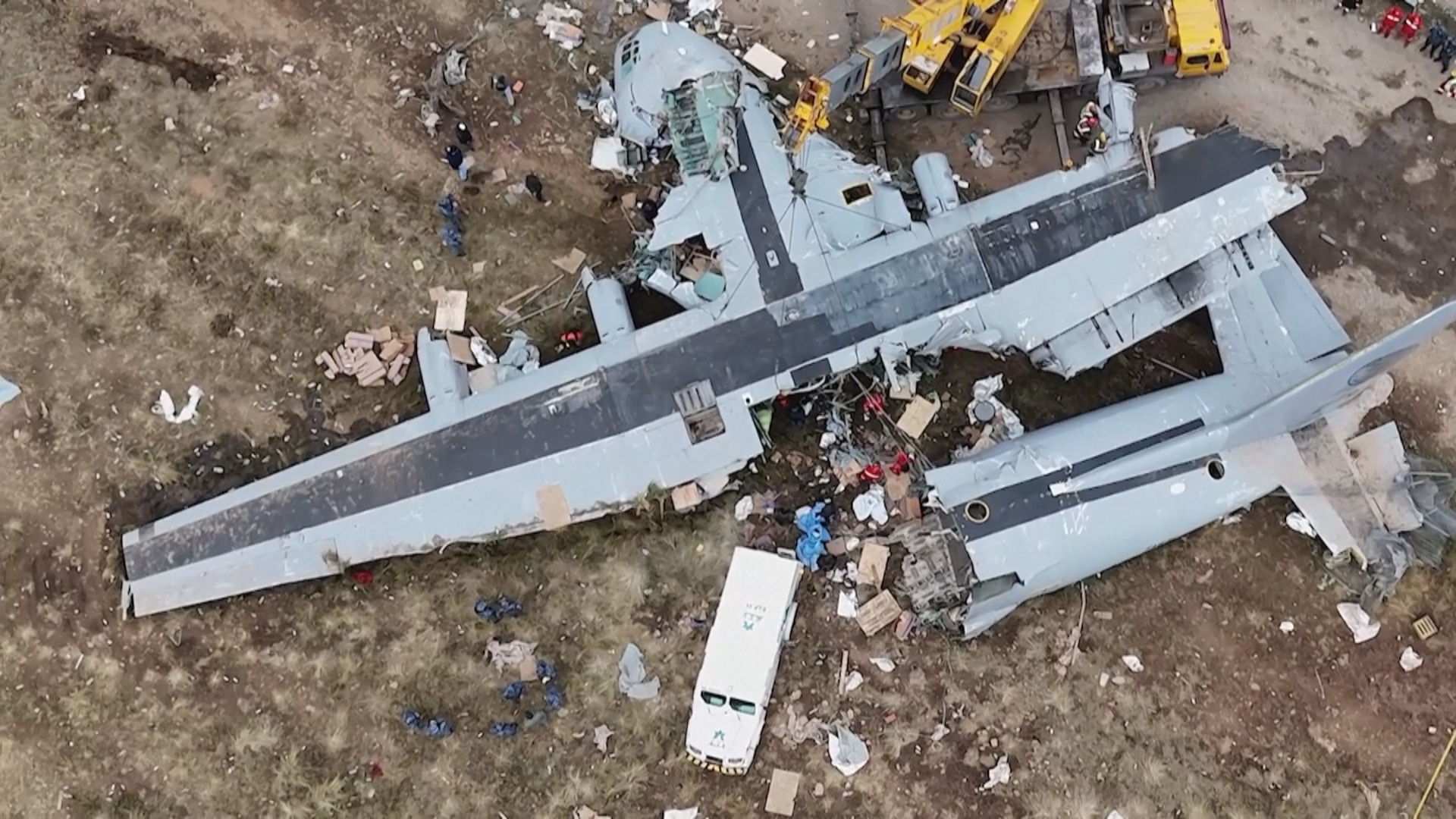 Крушение самолёта с деньгами в Боливии привело к жертвам и мародёрству