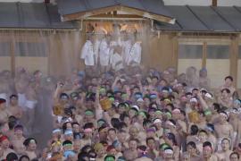 Тысячи японцев в набедренных повязках поборолись за счастье и удачу