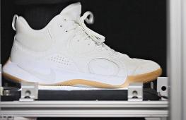 Учёные выяснили, почему кроссовки баскетболистов скрипят при беге