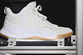 Учёные выяснили, почему кроссовки баскетболистов скрипят при беге