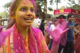 В Индии начался праздник Холи: воздух окрасился в разные цвета