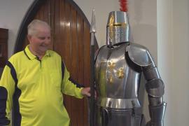 Австралиец построил замок для сына-любителя Средневековья