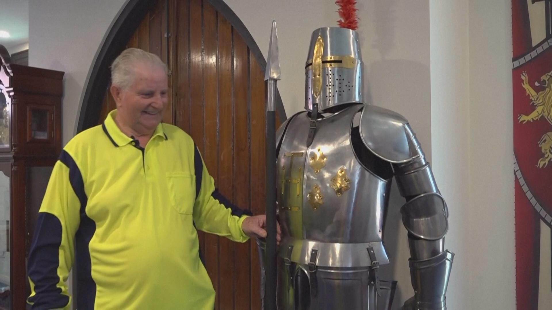 Австралиец построил замок для сына-любителя Средневековья