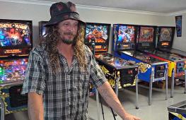 Экскурсия на одну из крупнейших частных коллекций пинбольных автоматов