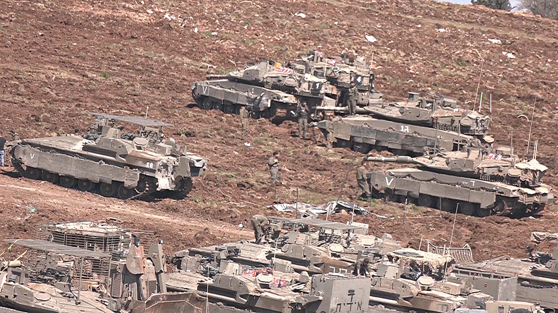 Израиль стягивает военную технику к границе с Ливаном