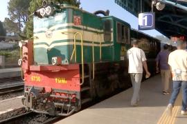 100-летний поезд и живописный ландшафт: туристы на юге Индии отправляются в увлекательное путешествие