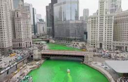 Реку в Чикаго окрасили в зелёный цвет в честь Дня святого Патрика