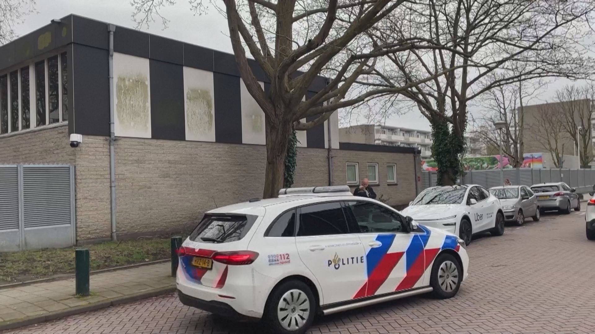 Полиция разыскивает подозреваемого после взрыва у еврейской школы в Амстердаме Полиция разыскивает подозреваемого после взрыва у еврейской школы в Амстердаме