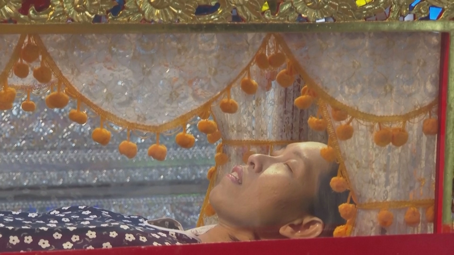 Подумать о себе и других призывают на необычной ярмарке «Смерть-фест» в Таиланде