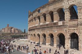 Древние коридоры Колизея восстановили в виде дорожек, выложенных травертином