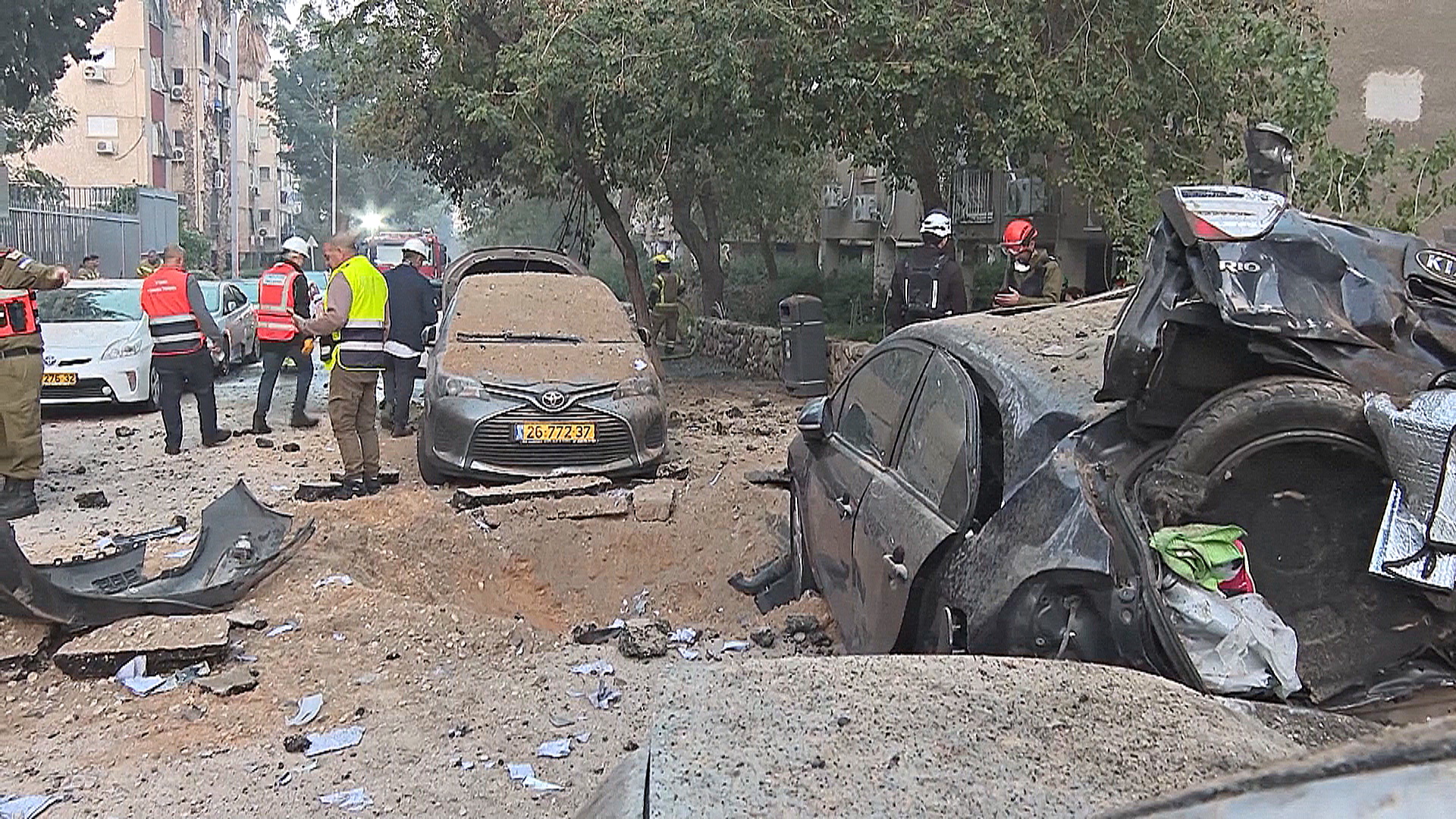 Два человека погибли в Израиле после ответного удара Ирана кассетными ракетами