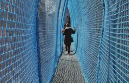 Прогулка на высоте в 60 метров: подвесной мост открылся на Эйфелевой башне