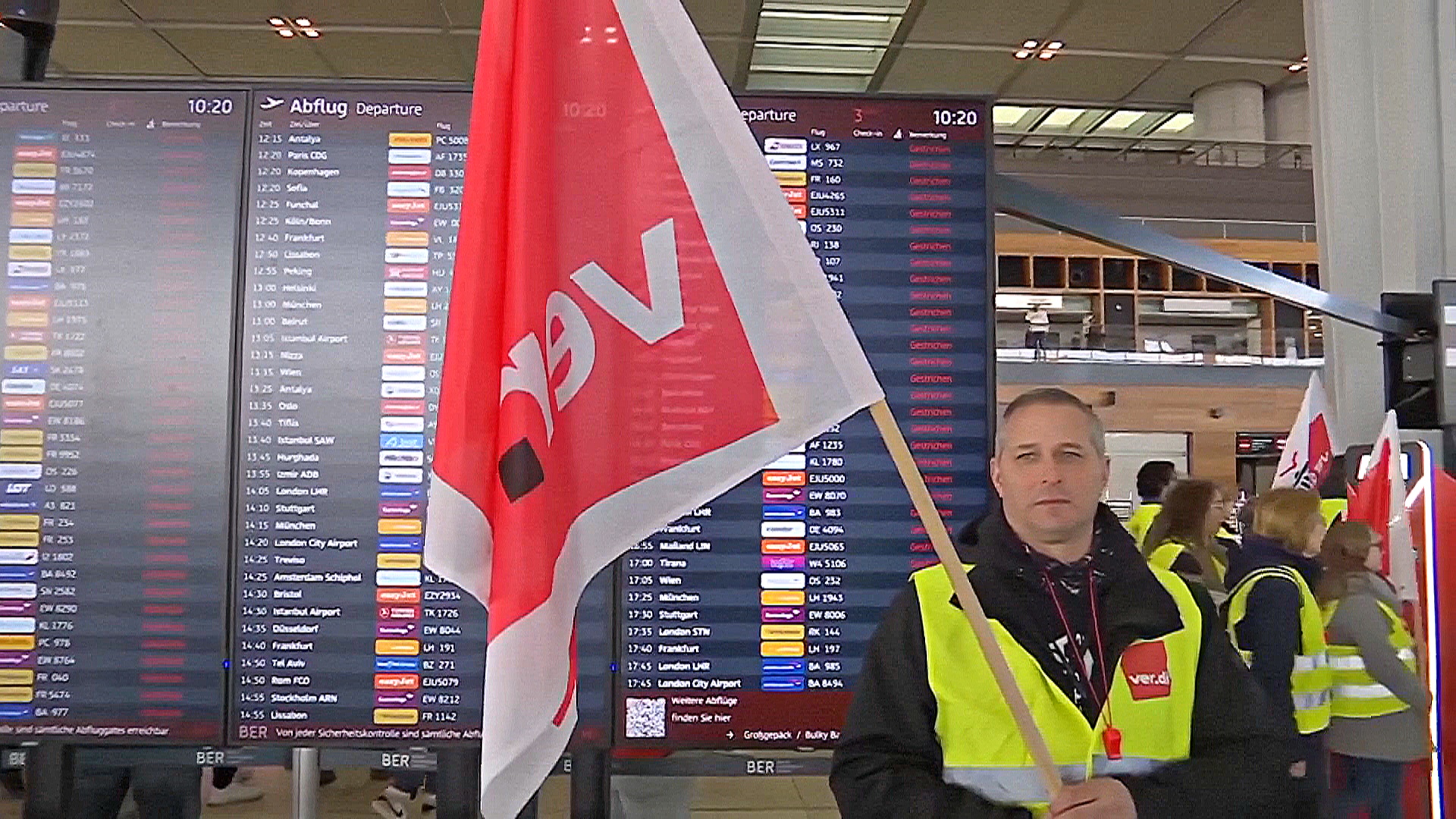 Берлинский аэропорт отменил все  рейсы из-за забастовки