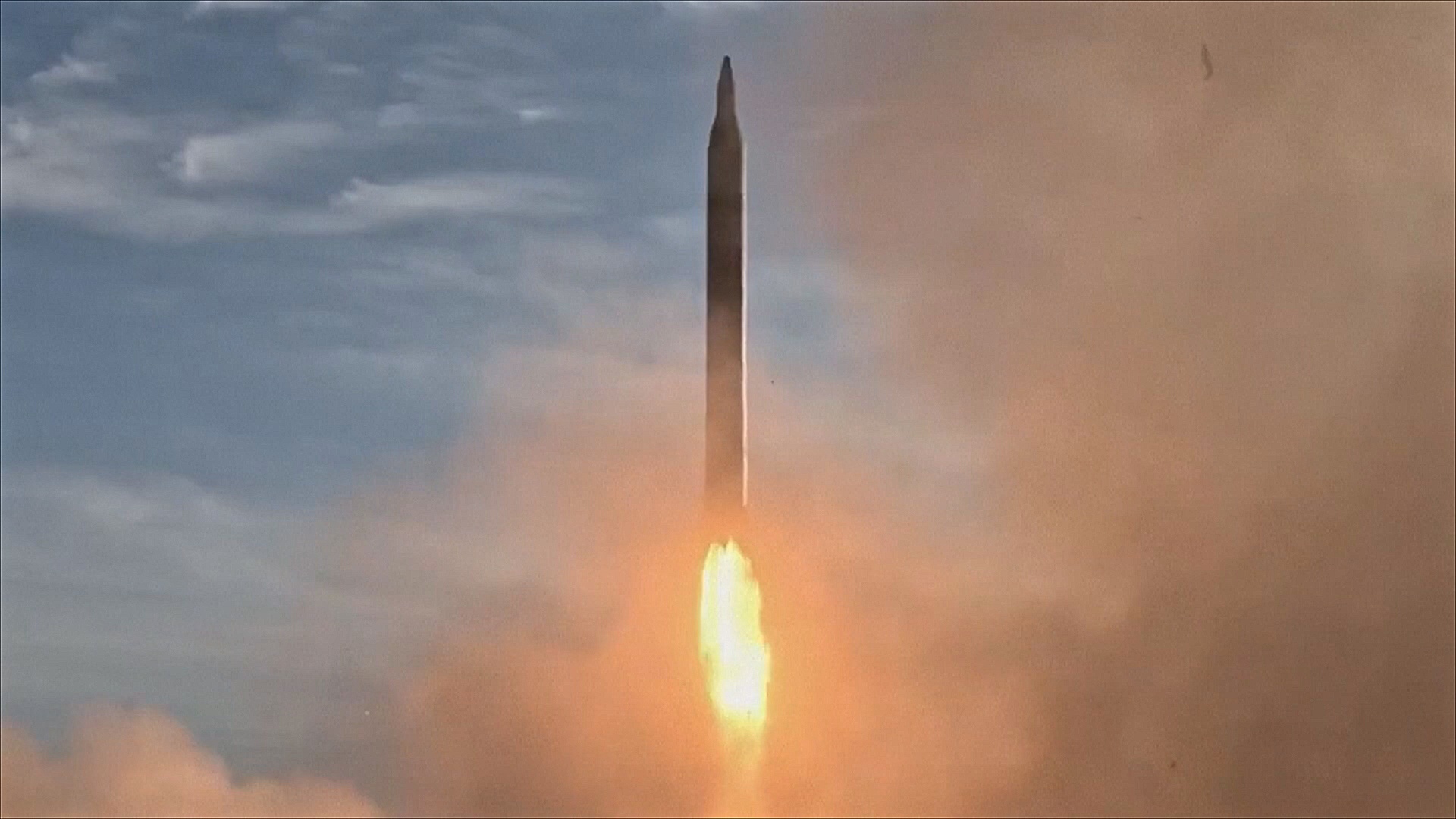 Иран атаковал Израиль ракетой с кассетной боевой частью