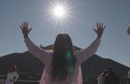 Мексиканцы встретили рассвет в Теотиуакане в день весеннего равноденствия