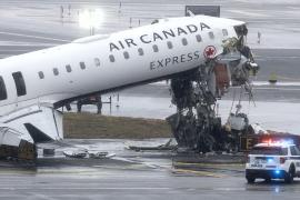 В аэропорту Нью-Йорка возобновили полёты после столкновения самолёта с пожарной машиной