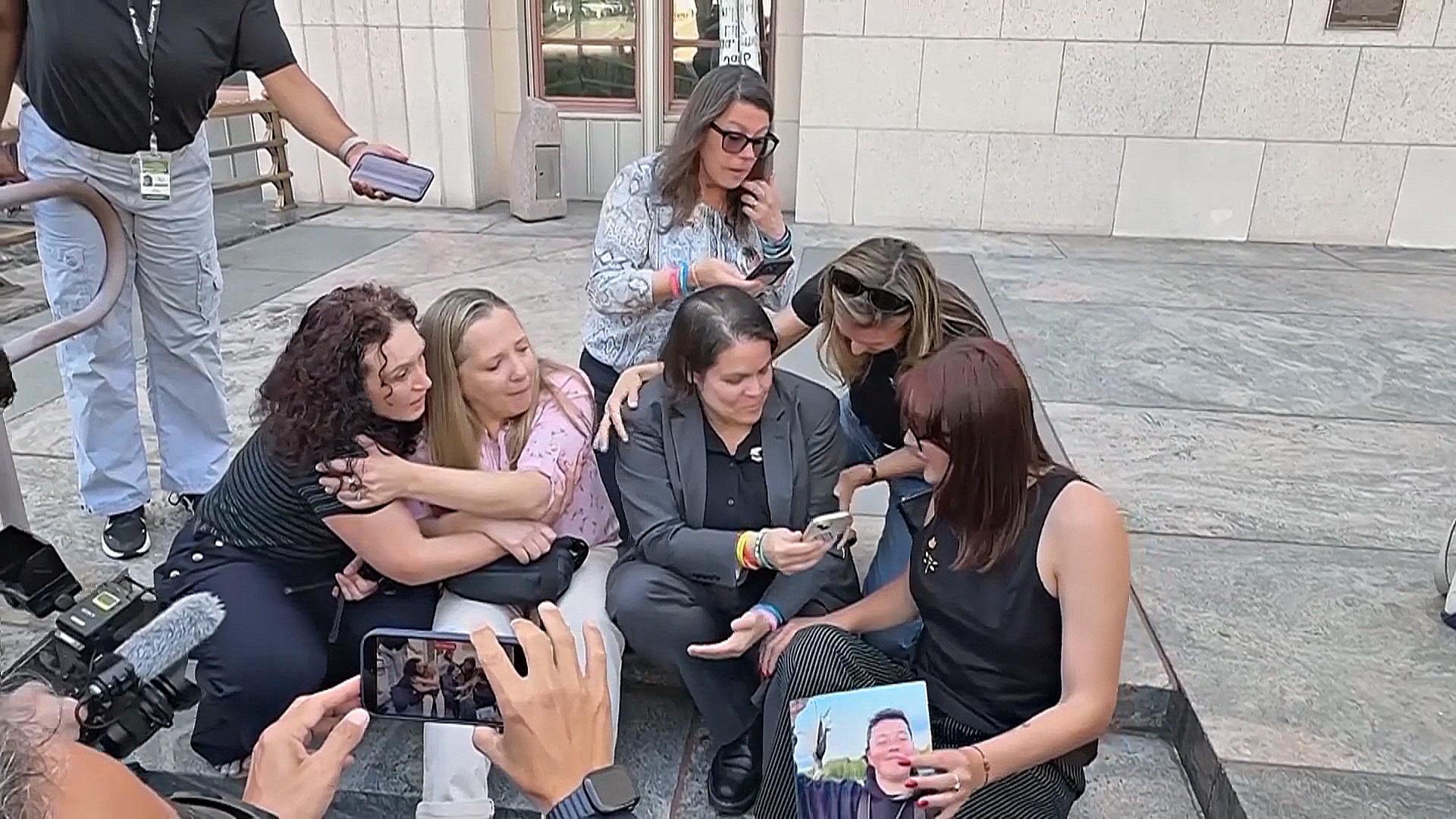 Суд США признал Google и Meta* виновными в разработке опасных для детей платформ